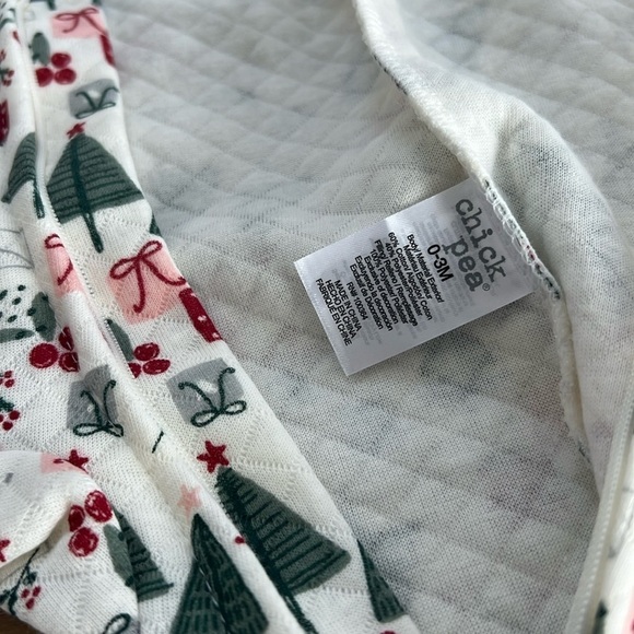 🎄Chickpea Set of 2 Sleeper Footies Hat 0-3 3-6 months Christmas Winter - Picture 3 of 5